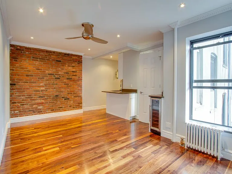 1590 Lexington Ave #16 — Photo 1