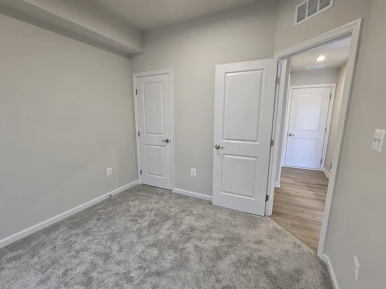 4928 Dunhaven Dr — Photo 35