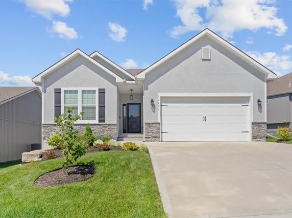 12421 Meadow Ln, Kansas City, KS 66109