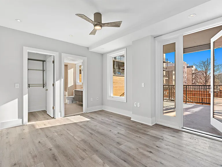 727 Adams St — Photo 15