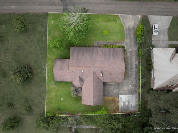 108 Pinecrest St, Collins, MS 39428