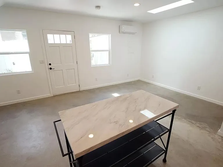 4538 Ambrose Ave — Photo 9