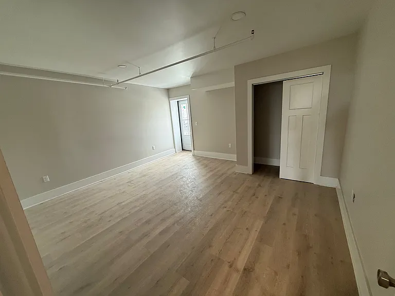 138 Seneca St #201 — Photo 6