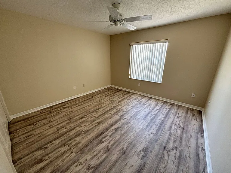 20 Clarendon Ct N — Photo 24