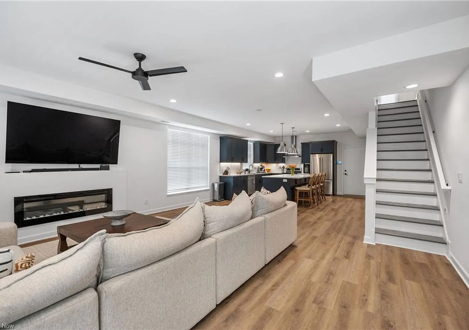 Modern and Luxurious 3 Bedrooms / 2.5 Bathrooms — Photo 4