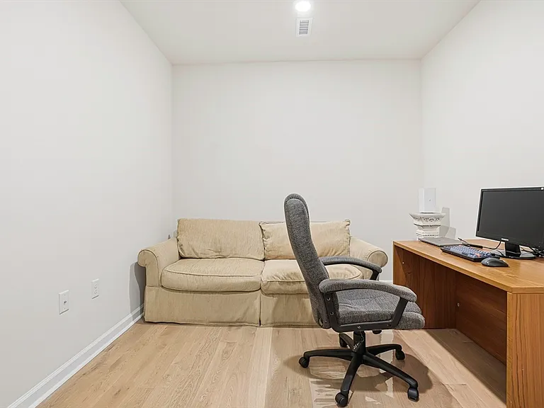 4 Winslow Ln #410 — Photo 17