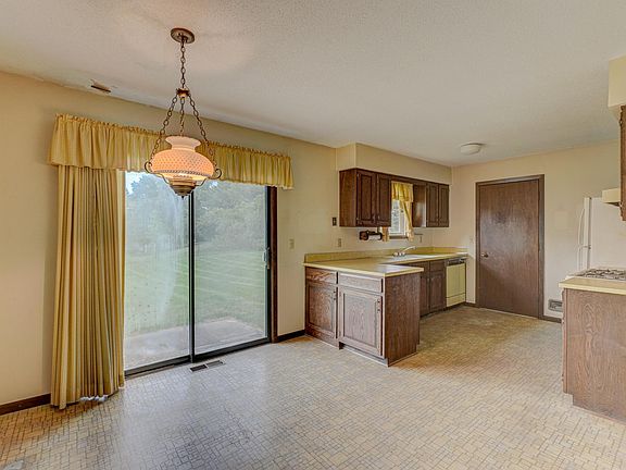 5th image of 2868 Icerose Ln