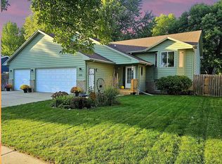 606 Chestnut St, Harrisburg, SD 57032