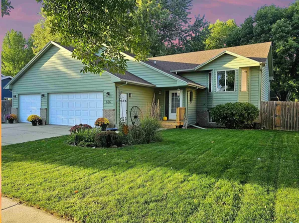 606 Chestnut St, Harrisburg, SD 57032