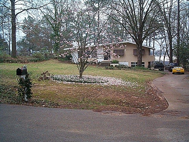 1st image of 214 Hillcrest Dr