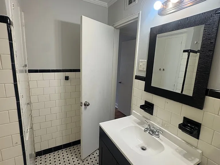 3206 Wellington Rd — Photo 29