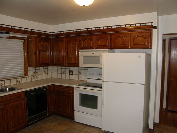 5th image of 3315 E Euclid Ave