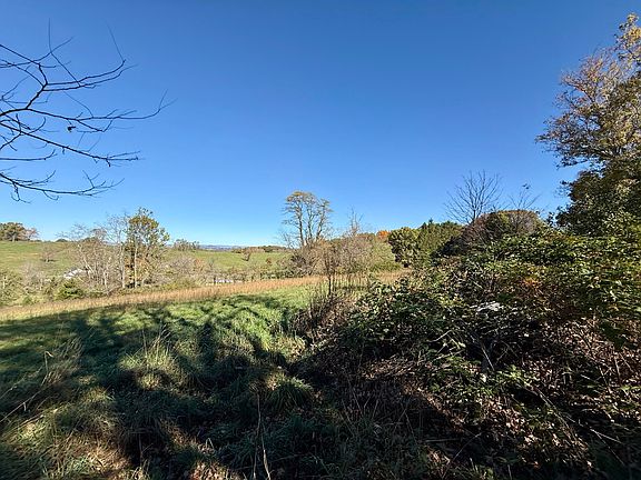 3rd image of 806 Masters Rd