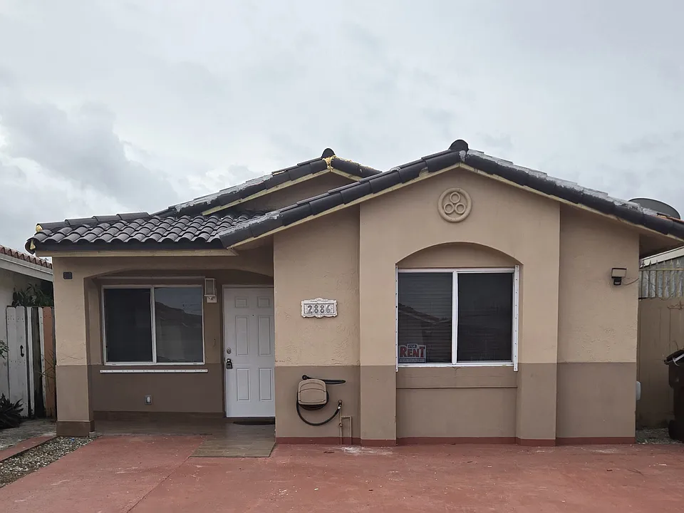 2886 W 74th Pl