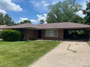200 Debbie Dr, Collinsville, IL