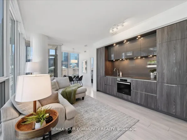 15 Mercer St #1806, Toronto, ON M5V 0T8