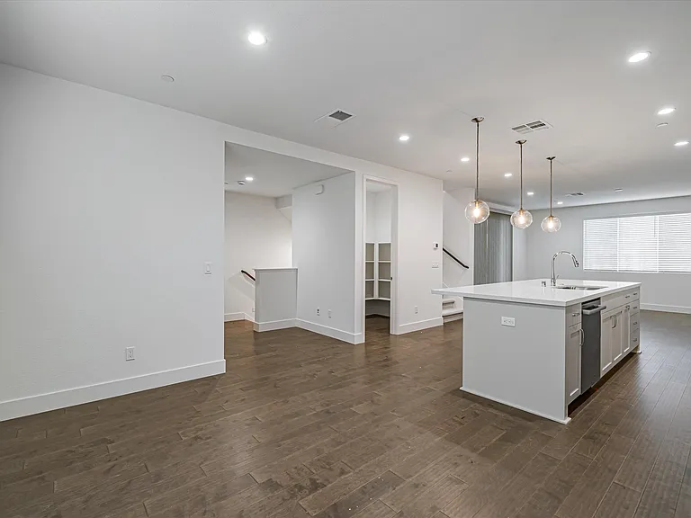 1010 Sinopia Ter — Photo 12