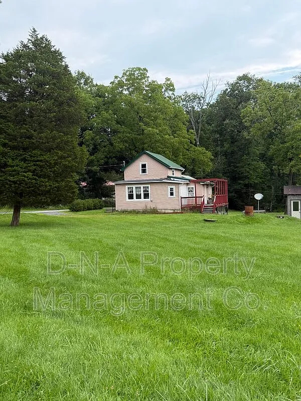 2 bed, 1.0 bath, $1,650 — Photo 2