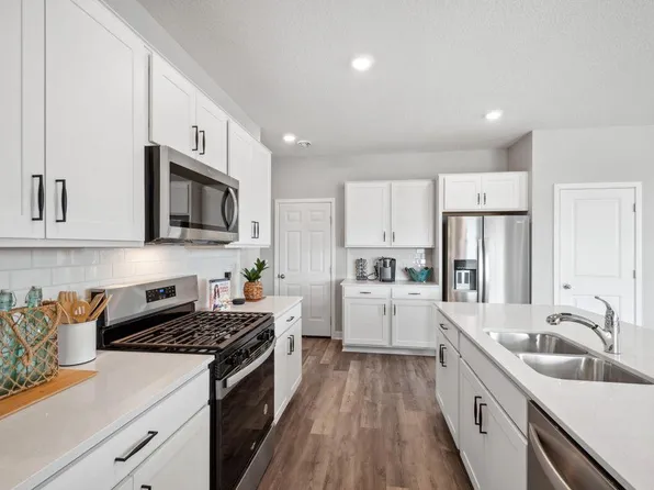 12586 Marshview Dr, Rogers, MN 55374