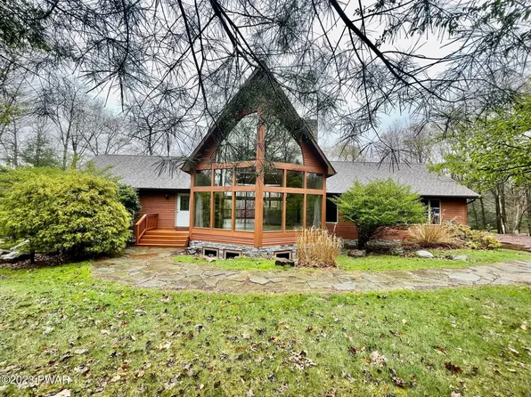 53 Rock Ridge Rd, Lake Harmony, PA 18624