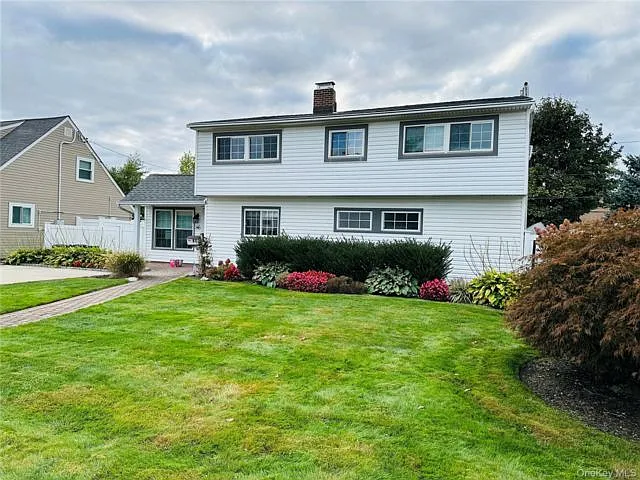 5 bed, 2.0 bath, 2284 sqft, $5,100 — Photo 2