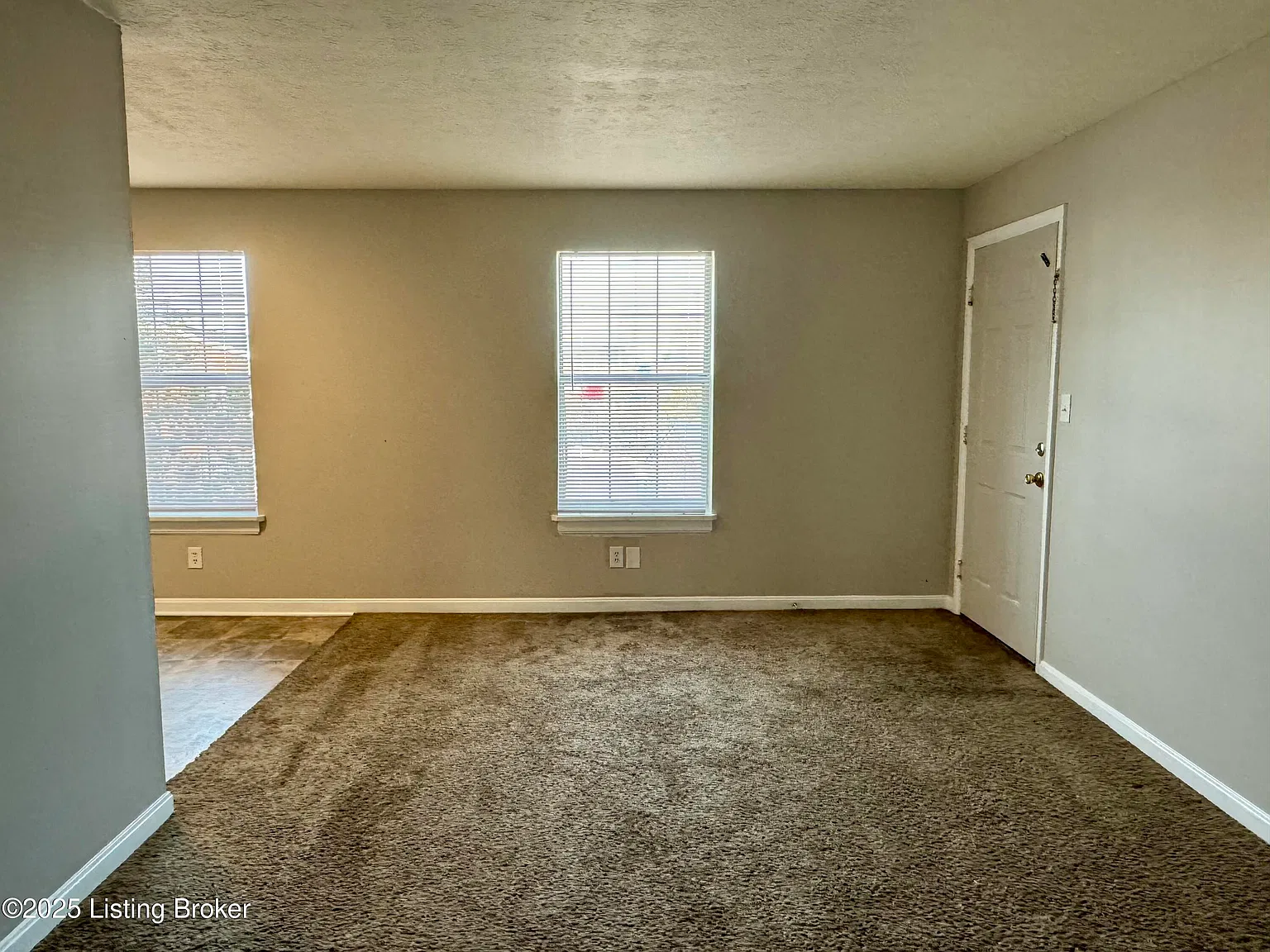 1 bed, 1.0 bath, 800 sqft, $900 — Photo 2