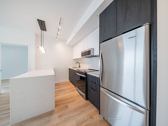 5th image of 5 York Rd #611