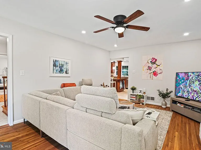 6117 Larstan Dr — Photo 1