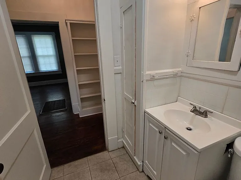 901 Montgomery Ave — Photo 14