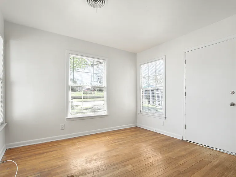 1232 W Beddell St — Photo 3
