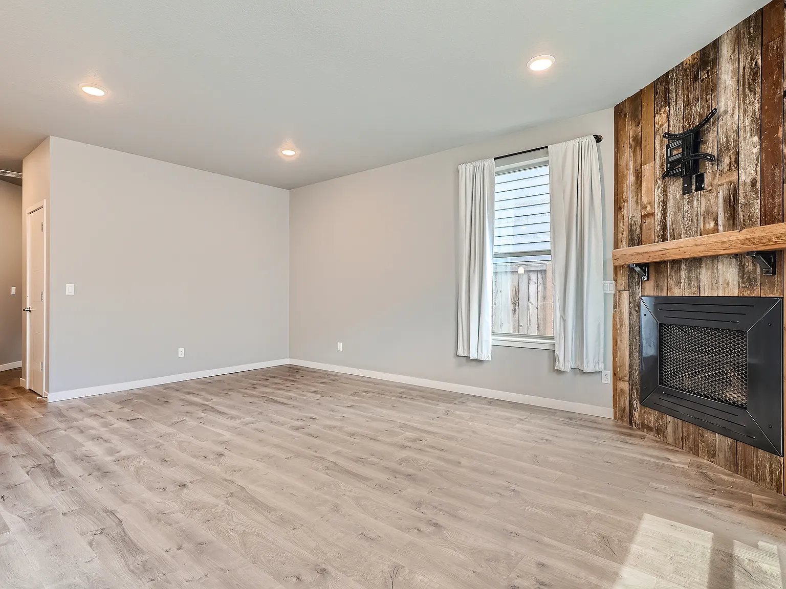3 bed, 2.5 bath, 1833 sqft, $2,795 — Photo 4