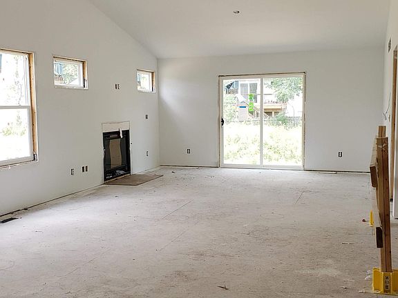 4th image of 6187 Essex Ln #75