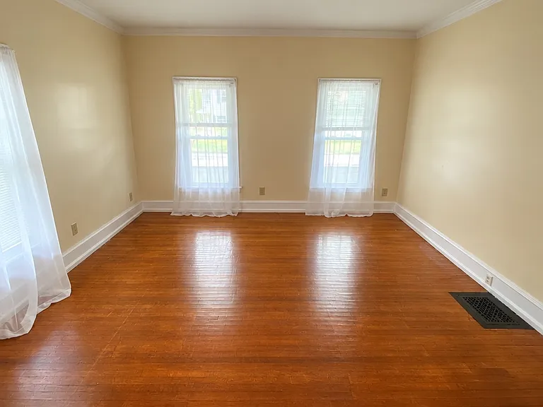 19 Dix Ave #A — Photo 4