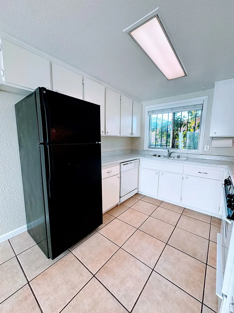 Adorable 2 bedroom 1 Bath Unit for Rent — Photo 4