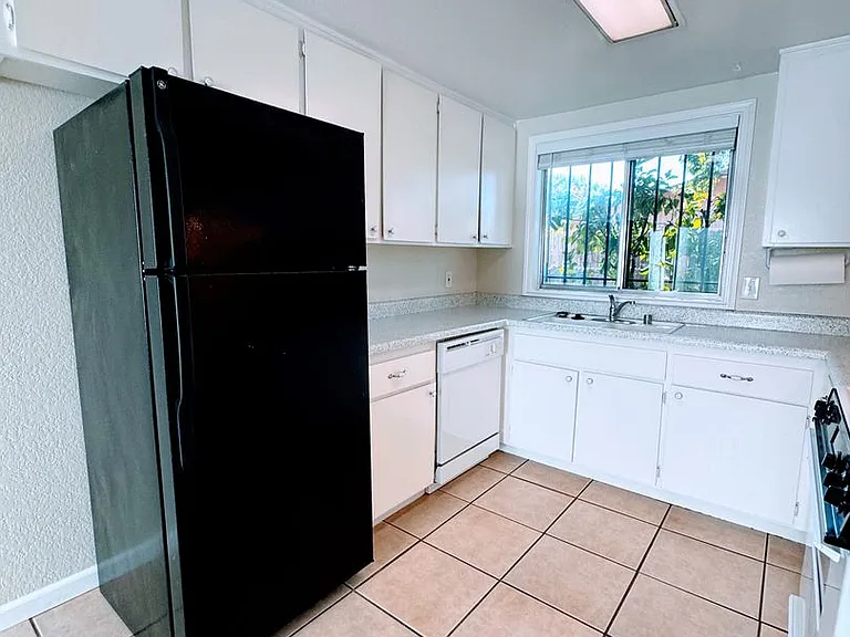 10453 Sierra Crest Dr — Photo 4