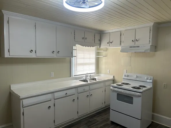 146 Airline Pl, Goldsboro, NC 27534