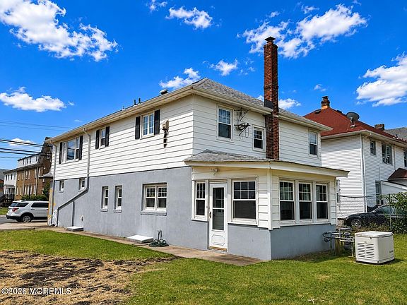 5th image of 335 Maple Place