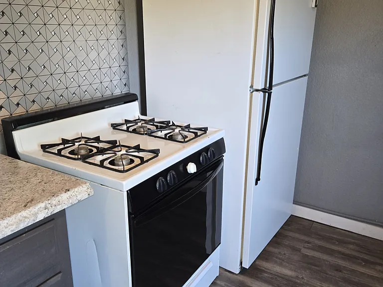 330 W Coler St #A — Photo 7