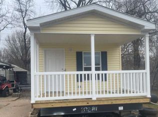 16 Eastview Dr, Bloomfield, IN 47424