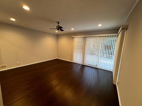 3rd image of 4156 Hillcrest Dr APT 1