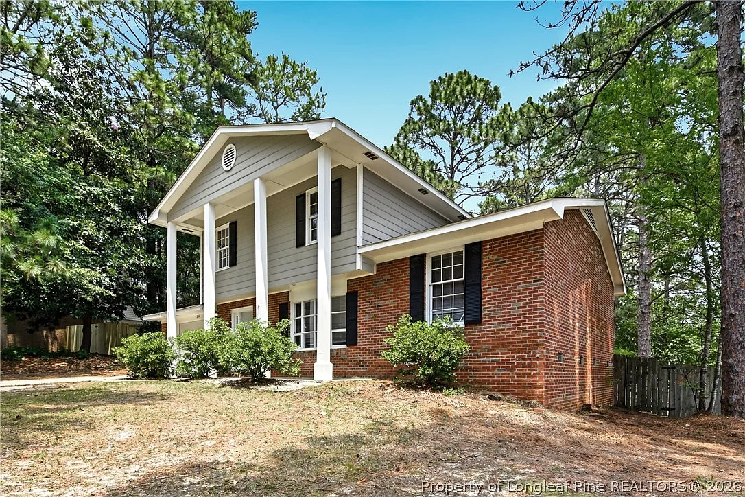 3 bed, 2.5 bath, 1808 sqft, $2,200 — Photo 2