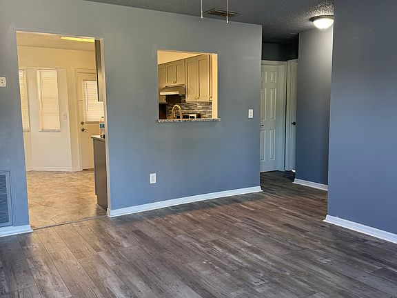 3rd image of 1316 Buccaneer Ave APT 1