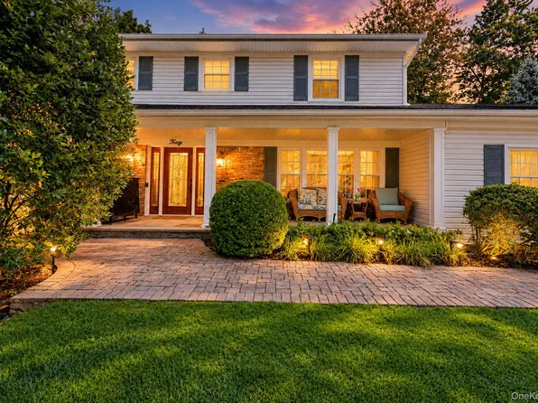 30 Damin Circle, Saint James, NY 11780