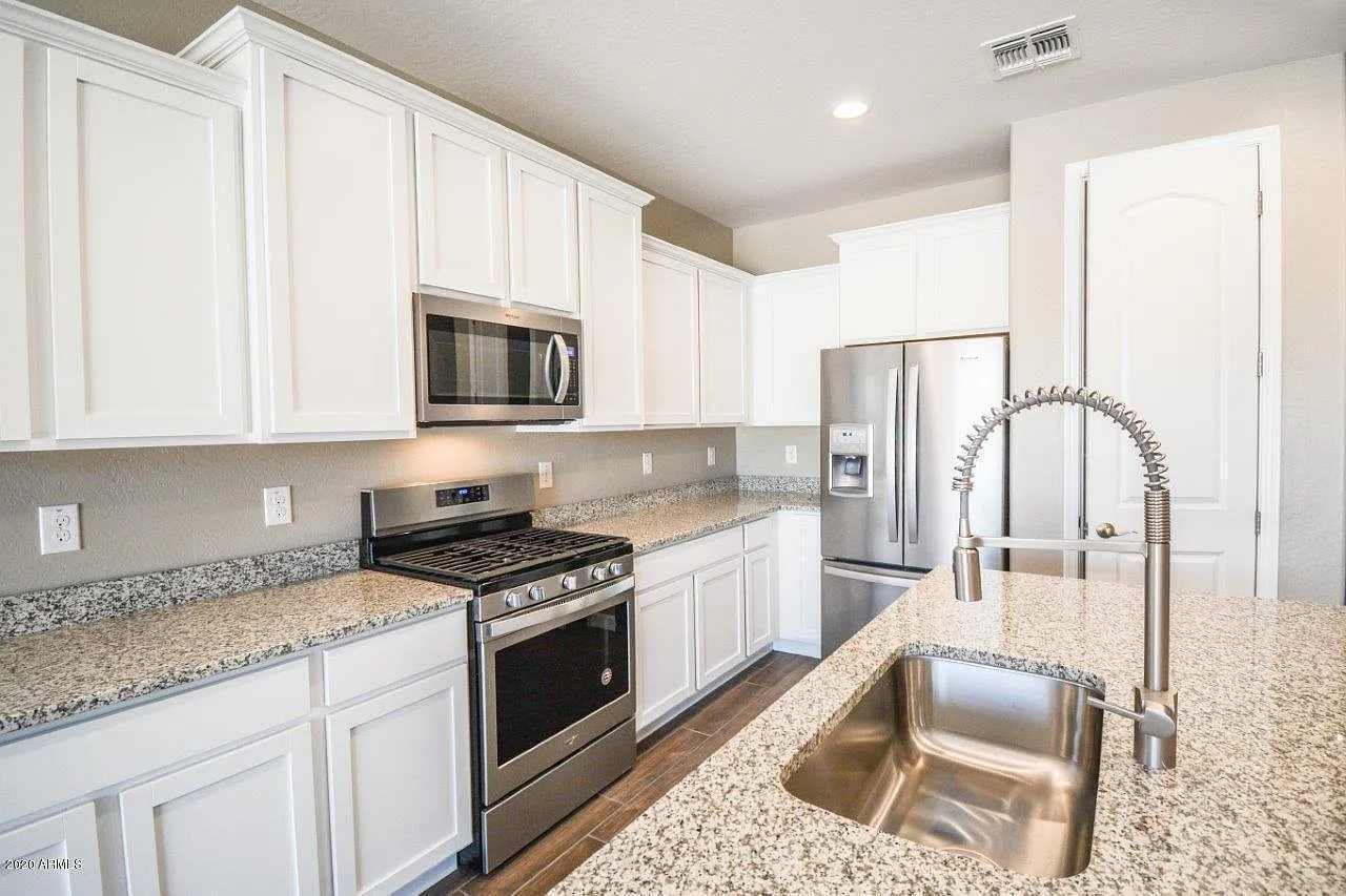 3 bed, 1570 sqft, $2,699 — Photo 4