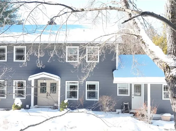 2 Henderson Park Rd, Rothesay, NB E2E 5M1