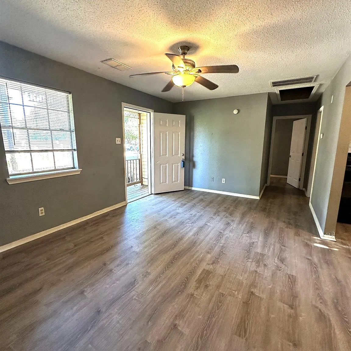 2 bed, 2.0 bath, 900 sqft, $1,195 — Photo 3