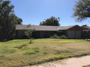 903 W Houston St, Floydada, TX 79235