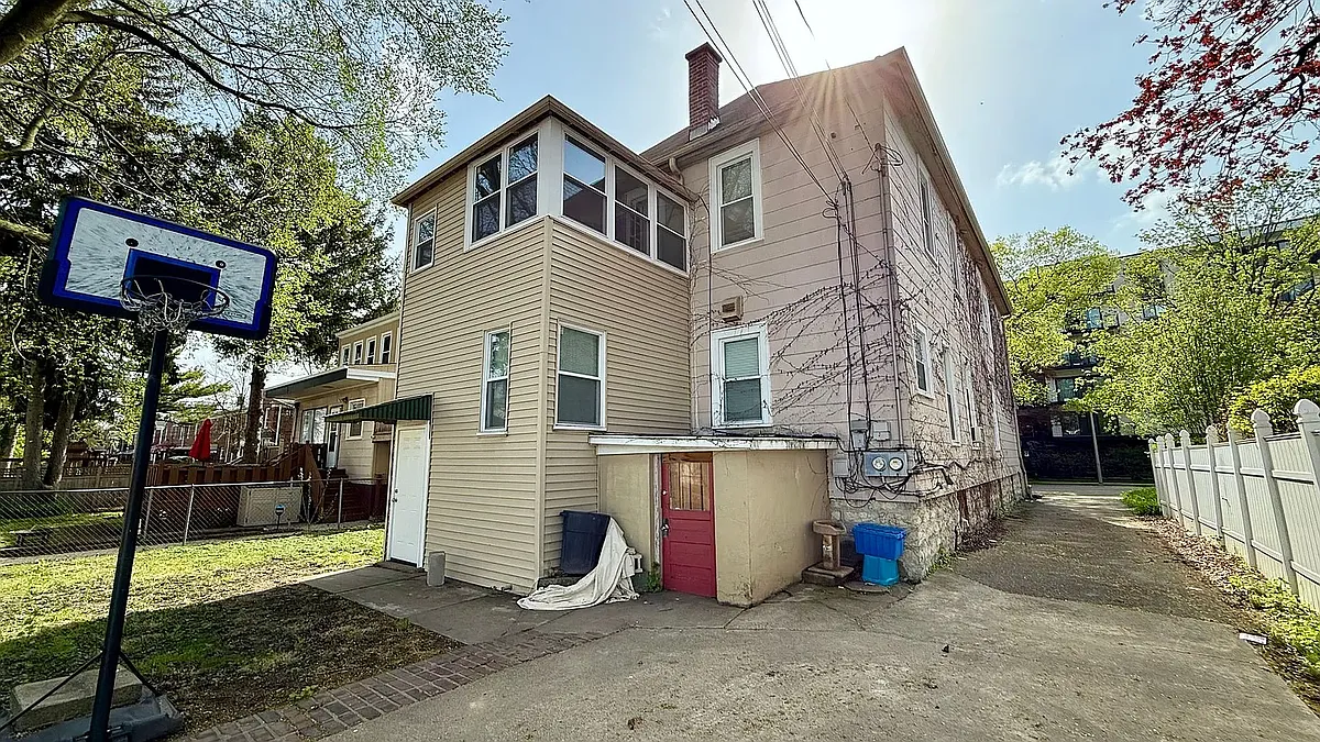 Building Photo - 212 Elgin Ave #1