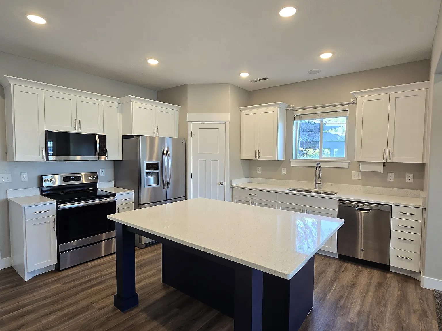 3 bed, 2.5 bath, 1500 sqft, $1,950 — Photo 1