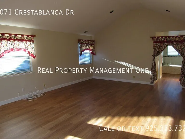 3071 Crestablanca Dr — Photo 32